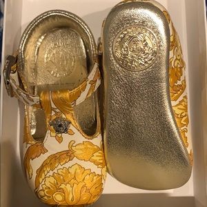 Young Versace Gold Print Crib Shoes